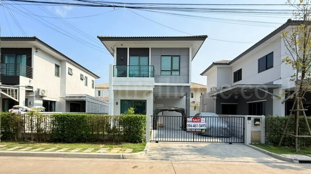 รหัสทรัพย์&nbsp; 6973บ้านเดี่ยว เซนโทร ราชพฤกษ์ 345 แปลงสวยสไตล์โมเดิร์น ฟังก์ชันครบ พร้อมอยู่ที่ตั้ง : ถนนสะพานนนทบุรี - บางบัวทอง (ถนน 345) ตำบลบางโพ&nbsp;อำเภอบางบัวทอง&nbsp;จังหวัดนนทบุรี&nbsp;11110รายละเอียดทรัพย์- บ้านเดี่ยว 2 ชั้น เนื้อที่ 50.70 ตารางวา พื้นที่ใช้สอย 154 ตารางเมตร- 3 ห้องนอน, 3 ห้องน้ำ, 1 ห้องรับแขก, 1 ห้องนั่งเล่น, 1 ห้องครัว, 2 ที่จอดรถ- แอร์ 4 เครื่อง,&nbsp;เตียง,&nbsp;ตู้เสื้อผ้า, กร