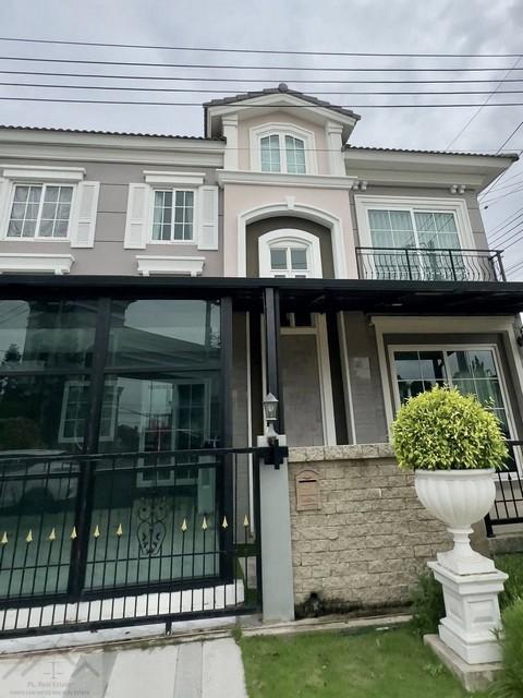  ขายบ้านเดี่ยว 2 ชั้น 2 หลังติดกันสไตล์ยุโรป 8 ห้องนอน Prestige พระราม 9-กรุงเทพกรีฑา บ้านเดี่ยวฟังก์ชันคุ้ม ใกล้รถไฟฟ้าและสนามบินติดต่อ:: ชยา โทร/ID Line:: 0942823961Link Line:: https://line.me/ti/p/3xFA1An8Kcรหัส# T26-615Prestige พระราม 9-กรุงเทพกรีฑา บ้านเดี่ยวฟังก์ชันคุ้ม• บ้าน 2 หลังติดกันสไตล์ยุโรป• เนื้อที่ดิน 80 ตรว. ( 36 + 50 ตรว. )• พื้นที่ใช้สอย: 163 + 164 ตร.ม. ( 327 ตรม)• 8 ห้องนอน• 7 ห้องน้ำ• ที่จอดรถทั้งหมด 4-5 คันสถานที่สำคัญใกล้�