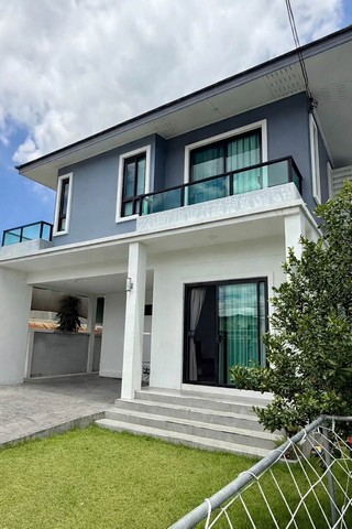 RH02156 ให้เช่าบ้านเดี่ยว  4 ห้องนอน 3 ห้องน้ำ เฟอร์นิเจอร์ครบ ใกล้โรงเรียนนานาชาติฮาร์โรว์ ดอนเมืองบ้านเดี่ยว ใกล้สนามบินดอนเมืองที่อยู่:  ซอย โกสุมร่วมใจ  แขวงดอนเมือง ดอนเมือง กรุงเทพมหานคร 10210 บ้านเดี่ยว 2 ชั้น 60 ตารางวา  180 ตร.ม. 4 ห้องนอน  3 ห้องน้ำ ห้องแต่งตัว (Walk-in Closet)ห้องครัวเฟอร์นิเจอร์ครบ มีเครื่องทำน้ำอุ่นทุกห้องน้ำ อินเทอร์เน็ตความเร็วสูงประตูรั้วรีโมทราคาเช