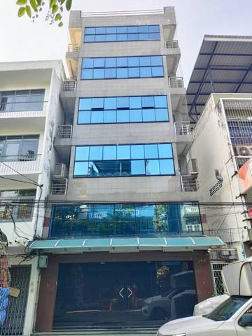 ให้เช่าตึกแถว 6.5 ชั้น 2 คูหา พร้อมดาดฟ้า ย่านโบ๊เบ๊ คลองถม เขตป้อมปราบศัตรูพ่าย วิววัดภูเขาทองใกล้ MRT วังบูรพา , MRT วัดมังกรกมลวาส , MRTสนามไชย , โบ๊เบ๊ทาวเวอร์ราคาขาย 20,000,000 บาท ( โอนคนละครึ่ง )ราคาเช่า 100,000 บาท / เดือน (ประกันความเสียหาย 12 เดือน ล่วงหน้า 3 เดือน) *** เช่าระยะยาวได้ ***ที่ตั้ง ถนนดำรงรักษ์ แขวงคลองมหานาค เขตป้อมปราบศัตรูพ่าย กรุงเทพฯติดต่อ : คุณภัสพงณ์ 0634098164Line : deedee23https