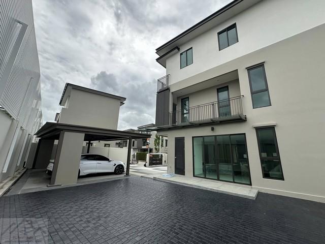 ขายบ้านเดี่ยว 3 ชั้น โครงการ AQ Arbor สวนหลวง ร.9 พัฒนาการ หลังริม พื้นที่ใหญ่สุดในโครงการ ใกล้สวนหลวง ร.9ราคาขาย 15,500,000 บาทที่ตั้ง ถนนเฉลิมพระเกียรติ ร.9 ซอย 48 แขวงหนองบอน เขตประเวศ กรุงเทพมหานครติดต่อ : คุณภัสพงณ์ 0634098164Line : deedee23https://www.facebook.com/profile.php?id=61581484955548เนื้อที่ 97.1 ตารางวา พื้นที่ใช้สอย 297 ตารางเมตร จำนวน 3 ชั้น 3 ห้องนอน 4 ห้องน้ำ ที่จอดรถ 3 คัน ( EV Charger รองรับรถไฟฟ้า )รายละเอียด- Built-in Modernform ทั้ง�