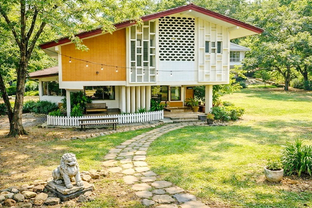 อนุสาวรีย์ชัยสมรภูมิ เดินทางสะดวก ใกล้รถไฟฟ้า และถนนสายหลัก ที่ดิน 1ไร่ และ100 ตร.ว.400 ตร.ม. คฤหาสน์ 12 นอน 5 น้ำ ใกล้ BTS อารีย์ 600 ม. และ BTS สนามเป้า  84,999 B-M. ทำเลอารีย์ ราชครู เงียบสงบ ร่มรื่น เหมาะสำนักงาน หรืออยู่อาศัย รองรับทีมงานขนาดใหญ่  ใกล้รพ.พญาไท 2 1.2 กม.Land plot of 1 rai and 100 sq.wa 400 sq.m. a mansion. 12bed and 5bath 600 m. from BTS Ari and BTS Sanam Pao rental 84,999 B-M. located in quiet Ari Ratchakru area ideal for office or residence suitable for large teams close to Phayathai 2 Hospital 1.2 km. Victory Monument with convenient transport accessถ.พหลโยธ