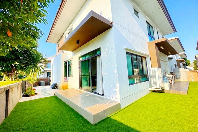 บางนา-สุขาภิบาล2 ใกล้รพ.สิรินธร 1.4 กม. คฤหาสน์ บ้านเดี่ยว ประเวศ 4นอน ใกล้ แจสกรีน วิลเลจ ประเวศ 850ม. 4น้ำ 55 ตร.ว. 220ตร.ม. 64,999 B-M.บางนา  บรรยากาศส่วนตัว ฟังก์ชันครบ ทำเลดี ใกล้แหล่งไลฟ์สไตล์ เดินทางสะดวก แหล่งช้อปปิ้ง โรงเรียน แอร์พอร์ตลิ้งค์ และสิ่งอำนวยความสะดวกครบครันBangna-Sukhumvit2 near Sirindhorn Hospital 1.4km. Mansion Detached house 4bed 4bath near JAS Green Village Prawet 850m 55sq.wa. 220sq.m. 64,999B-M Bangna Sukhaphiban2 corner house private atmosphere fully functional good location close to lifestyle amenities convenient transportatio