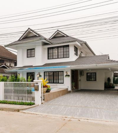ขาย 9.49 ล้านบาท*ให้เช่า 62,000/เดือน* บ้านพูลวิลล่า– ต.สุเทพ ถ.คันคลองชลประทาน อ.เมืองบ้านสวยฟังก์ชันครบ อยู่เองก็ดี .รายละเอียดบ้าน• เนื้อที่ 74.9 ตารางวา• พื้นที่ใช้สอย 270 ตารางเมตร• 5 ห้องนอน 5 ห้องน้ำ (รวมห้องแม่บ้าน)• สระว่ายน้ำระบบเกลือ ขนาด 3.5 x 7 เมตร• ห้องน้ำแยกโซนเปียก / แห้ง.ฟังก์ชันครบ พร้อมอยู่• ประตูรีโมทอัตโนมัติ• ห้องนั่งเล่น + ทีวี 55 นิ้ว + โซฟา• ห้องอาหาร + โต๊ะท�