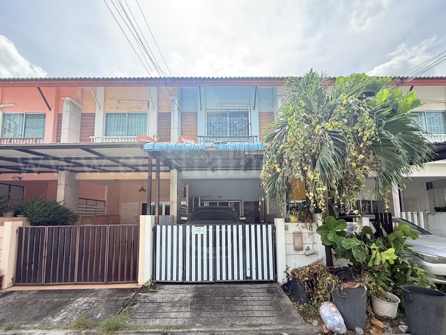 รหัสทรัพย์ : 6548ทาวน์เฮ้าส์ หมู่บ้าน อารียา แอทโฮม ซ.มัยลาภ เกษตร - นวมินทร์ที่ตั้ง : ซอยประเสริฐมนูกิจ 29 แขวงลาดพร้าว เขตลาดพร้าว กรุงเทพมหานคร 10230รายละเอียดทรัพย์&nbsp;- ทาวน์เฮ้าส์ 2&nbsp;ชั้น เนื้อที่ 18.7 ตารางวา&nbsp;พื้นที่ใช้สอย 100&nbsp;ตารางเมตร- 2&nbsp;ห้องนอน, 2&nbsp;ห้องน้ำ, 1 ห้องรับแขก, 1 ห้องครัว, 1&nbsp;ที่จอดรถ&nbsp;สิ่งอำนวยความสะดวก&nbsp;- ระบบรักษาความปลอดภัย รปภ. 24 ชม., กล้องวงจรปิด CCTV.-&nbsp;สว�