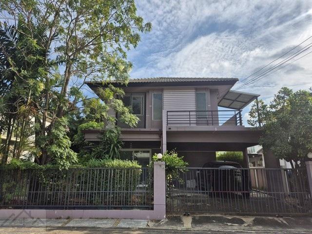 ให้เช่าบ้านเดี่ยว 2 ชั้น 56.5 ตรว. 3 ห้องนอน หมู่บ้านปาริชาต ซอยคุ้มเกล้า 11 ลาดกระบังติดต่อ:: ชยา โทร/ID Line:: 0942823961Link Line:: https://line.me/ti/p/3xFA1An8Kcรหัส# T26-626บ้านเดี่ยว 2 ชั้น หมู่บ้านปาริชาต ซอยคุ้มเกล้า 11 ลาดกระบัง• เนื้อที่ 56.5 ตรว.• 3 ห้องนอน• 2 ห้องน้ำ 1 ห้องครัว• 2 ที่จอดรถในบ้าน• ผ้าม่านและมุ้งลวดครบทั้งหลัง• Renovate บางส่วน ลอกวอลเปเปอร์ทาสีภายในใหม่ทั้งหลัง ยาแนวห้องน้ำ ห้องครัว และห้องนั่ง�