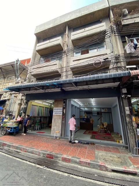 ให้เช่าตึก 5 ชั้นรวมดาดฟ้า 160 ตรม. พร้อมลิฟท์ ย่านเยาวราช ทรงวาด เยาวราช ซอย 25 ตึกมีปรับปรุงแล้ว ติดวัดจักรวรรดิ์ติดต่อ:: ชยา โทร/ID Line:: 0942823961Link Line:: https://line.me/ti/p/3xFA1An8Kcรหัส# T26-625ตึก 5 ชั้นรวมดาดฟ้า พร้อมลิฟท์ ย่านเยาวราช ทรงวาด เยาวราช ซอย 25 ตึกมีปรับปรุงแล้ว• พื้นที่ใช้สอยประมาณ 160 ตร.ม.• หน้ากว้าง 4 เมตร ลึก 8 เมตร• 4 ห้องน้ำ• ลิฟท์ 1 ตัว• ตึกมีการปรับปรุงเรียบร้อย• ย่านที่มีร้านอาหารส