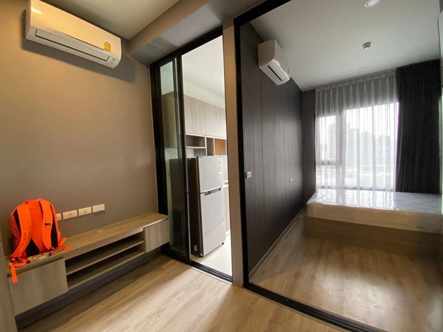 PZ1291 : ขายด่วน คอนโด ไนท์บริดจ์ เกษตร โซไซตี้ ขนาดพื้นที่ 26.21 ตร.ม.พร้อมเฟอร์นิเจอร์ ติดบีทีเอส สายสีเขียว เสนานิคม แขวงเสนานิคม เขตจตุจักร กรุงเทพราคา   3,780,000  บาท  รายละเอียดขนาดพื้นที่ห้อง 26.21 ตร.ม. ชั้น 9 อาคาร C 1 ห้องนอน  1 ห้องน้ำ พร้อมเฟอร์นิเจอร์บิ้วท์อิน วอลเปเปอร์ทั้งห้องSmart TV 43 นิ้วเครื่องซักผ้า 13 g. ตู้เย็น 2 ประตู- ชุดครัว- ตู้แขวนชุดครัว- ตู้เก็บรองเท้า- ตู้เสื้อผ้า- �
