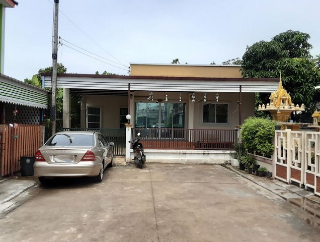   ขาย บ้านเดี่ยว/ทาวน์เฮ้าส์/คอนโด โครงการ ขาย บ้านเดี่ยว อำเภอกระทุ่มแบน สมุทรสาคร  ตำบลคลองมะเดื่อ อำเภอกระทุ่มแบน สมุทรสาคร  ราคาโปรโมชั่น  2,240,000    บาท    ลดจาก   3,520,000    บาท ราคาโปรโมชั่นตั้งแต่วันที่  13 มีนาคม - 31 พฤษภาคม 2569  รายละเอียดทรัพย์ -  เนื้อที่ 0-0-72  ตารางวา  - 1ที่จอดรถ  -  บ้านหันไปทางทิศ  ตะวันออก  พิกัดทรัพย์ : https://maps.app.goo.gl/zYv8z9o4qhV2o86C8  สถานที่ใกล้เคียง   -  ตลาดฟ้าใส 1.4 km. -  โรงพยา�