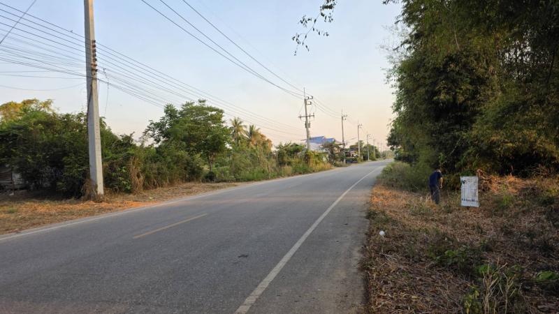 ขายที่ดิน 6 ไร่ 2 งาน 80 ตร.วา มีโฉนด ติดถนนลาดยางมะตอย อ.วังทอง จ.พิษณุโลก ที่ตั้ง : หน้าปากซอยวังพรมซอย 8 หมู่ 7 บ้านวังพรม ต.วังทอง อ.วังทอง จ.พิษณุโลก 65130พิกัด : https://maps.app.goo.gl/X2n2atkBr48nZ4ZLAขนาดพื้นที่ : 6 ไร่ 2 งาน 80 ตร.วารายละเอียด - ประปา - ไฟฟ้า เข้าถึง- เหมาะสำหรับสร้างบ้านพักตากอากาศ หรือ สวนเกษตร- บรรยากาศ วิวทุ่งนา- เอกสารสิทธิเป็นโฉนดเพิ่มเติม - ด้านหน้าติดถนนลาดยาง (วังทอง-วังพิก