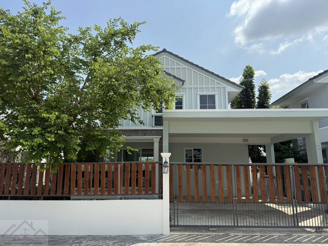 ให้เช่าบ้านเดี่ยว 2 ชั้น 3 ห้องนอน โครงการ Villaggio 2 ศรีนครินทร์ บางนา ใกล้เมกะบางนา*** ราคาเช่า 65,000 บาท/เดือนติดต่อ:: ชยา โทร/ID Line:: 0942823961   Link Line:: https://line.me/ti/p/3xFA1An8Kcรหัส# T26-600  บ้านเดี่ยว 2 ชั้น โครงการ Villaggio 2 ศรีนครินทร์ บางนา ใกล้เมกะบางนา• เนื้อที่ 50 ตร.ว.• พื้นที่ใช้สอย 165 ตร.ม.• 3 ห้องนอน• 3 ห้องน้ำ• 1 ห้องรับแขก• จอดรถ 2 คันสิ่งอำนวยความสะดวก • คลับเฮ้าส์ / สระว่ายน้ำพร้อมสระเด็ก /ฟิตเนส / สนามเด็�