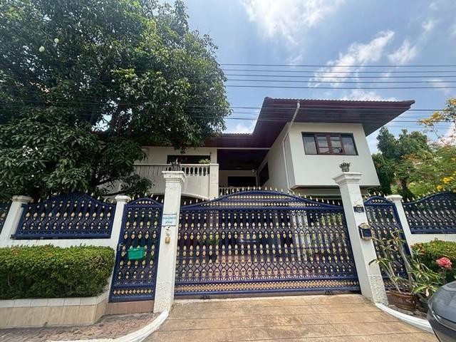 ขายบ้าน โซนปรีดีพนมพงค์ หมู่บ้านผกามาศ ปรีดีพนมพงค์ สุขุมวิท 71 ทำเลดีใกล้ใจกลางเมืองติดต่อ คุณปอ : 061 619 8565ID line: 061 619 8565แอดไลน์กดที่ลิงค์นี้ได้เลยครับ : https://line.me/ti/p/zu0mm-ozFXติดต่อ คุณบิว : 081 252 3279 ID line: 061 787 9691แอดไลน์กดที่ลิงค์นี้ได้เลยครับ : https://line.me/ti/p/SR5Ehdv_q-** รหัส BT133ราคา 19,000,000 บาท ค่าโอนลูกค้าโอนทั้งหมด- บ้าน หมู่บ้านผกามาศ (Baan Phakamas) ปรีดีพนมพงค์ 14 ปรีดีพนมพงค์ 26 สุขุมวิท 71 เดินสะดวกเพียง 5 นาทีถึง