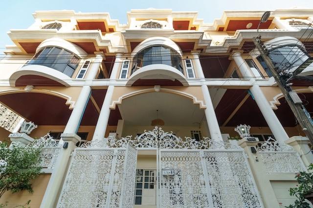  ให้เช่า Luxury Townhome 5 ชั้น ทองหล่อ 25 บ้านหรู Fully Furnished พร้อม Rooftop Jacuzzi ใจกลางสุขุมวิทติดต่อ Agent คุณบัว (Bua)Tel: 093-646-4597LINE ID: Bua093ราคาเช่า 90000 บาทต่อเดือนให้เช่าทาวน์โฮมหรู 5 ชั้น ย่านทองหล่อ ซอย 25 บ้านออกแบบโดยสถาปนิก สไตล์ Modern Luxury ทำเลเงียบสงบ เป็นส่วนตัว ใจกลางสุขุมวิท พร้อมเข้าอยู่ทันที เหมาะสำหรับผู้บริหาร ครอบครัว และ Expatราคาเช่า 90000 บาทต่อเดือนสัญญา 1 ปีประกัน 2 เดือน ล่วงหน้า 1 เดือนรายละเ�