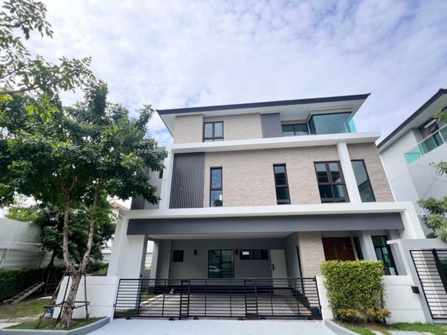 P680 ให้เช่าบ้านเดี่ยว เดอะ ซิตี้ เอกมัย – ลาดพร้าว THE CITY Ekkamai-Ladprao ใกล้โรงเรียนบดินทรเดชา (สิงห์ สิงหเสนี) โรงเรียนอุดมศึกษา เดอะซีน Town In Town แม็คโคร บดินทรเดชาราคา 150,000 บาท/เดือนติดต่อ คุณช่อผกา โทร 0616198565 LINE 0616198565สำรอง LINE 0812523279 ส่งลิ้งก์ไว้ได้เลย-ให้เช่าบ้านเดี่ยว เดอะ ซิตี้ เอกมัย – ลาดพร้าว THE CITY Ekkamai-Ladprao-บ้านเดี่ยว 3 ชั้น-ขนาดที่ดิน 53.4 ตารางวา-พื้นที่ใช้สอย 337 ตารางเมตร-4 ห้องนอน 5 ห้องน้�