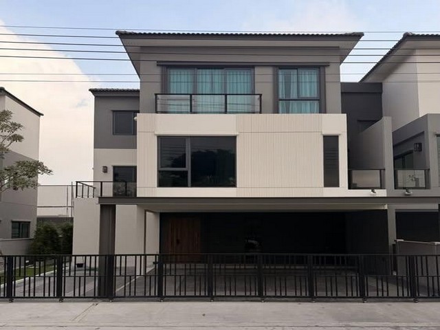 ให้เช่า บ้านเดี่ยว 3 ชั้น โซนบางนา โครงการ บ้านกลางเมือง ดิ อิดิชั่น บางนา 2 ตกแต่งสวยพร้อมเข้าอยู่ติดต่อ คุณปอ : 061 619 8565ID line: 061 619 8565แอดไลน์กดที่ลิงค์นี้ได้เลยครับ : https://line.me/ti/p/zu0mm-ozFXติดต่อ คุณบิว : 081 252 3279 ID line: 061 787 9691แอดไลน์กดที่ลิงค์นี้ได้เลยครับ : https://line.me/ti/p/SR5Ehdv_q-** รหัส BT138ราคาเช่า 135,000 บาท/เดือน- บ้าน โครงการ บ้านกลางเมือง ดิ อิดิชั่น บางนา 2 (Baan Klang Mueng The Edition Bangna 2)- บ้านวิวหน้าสวน (ไม่มีบ้านตรงข้า�