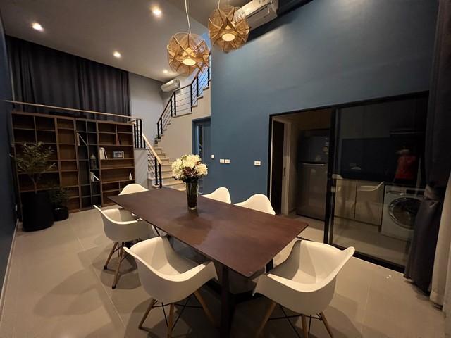 ให้เช่าทาวน์โฮม3.5ชั้นย่านพัฒนาการ สวนหลวง Arden Pattanakarn พร้อมเฟอร์นิเจอร์ติดต่อ : ติดต่อ : คุณภัสพงณ์ 0634098164 ,0813987741Line : deedaa22เนื้อที่ 22 ตารางวา พื้นที่ใช้สอย 185 ตารางเมตร จำนวน 3.5ชั้น 3 ห้องนอน 4ห้องน้ำพร้อมชั้นลอยยกระดับด้านหน้า 1 ห้องครัว จอดรถ 2 คันพร้อมเครื่องปรับอากาศ เฟอร์นิเจอร์พร้อมอยู่เพียง 3 นาทีถึงทองหล่อ และเพียง 1.5 กิโลเมตรถึงทางด่วนพัฒนาการ และ 5 กิโลเมตรถึง BTS สถานีอ�