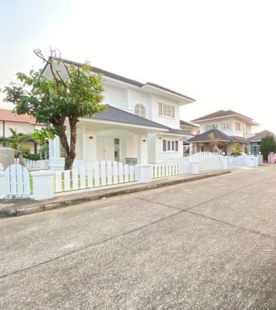 ให้เช่า 30,000/เดือน* Regent 2, สันทราย กาดสามแยก สไตล์ Asian Modern ทำเลดี ใกล้เมืองเพียง 2 นาที ใน.รายละเอียดบ้าน• 4 ห้องนอน • 2 ห้องน้ำ • 1 ห้องครัว • 1 ห้องนั่งเล่น • จอดรถได้ 4 คัน .ขนาดที่ดิน 65 ตร.วา พื้นที่ใช้สอยประมาณ 270 ตร.ม..ค่าเช่า 30,000 บาท / เดือน  สัญญาเช่า 1 ปีขึ้นไป  สัตว์เลี้ยงพิจารณาเป็นกรณี ขึ้นอยู่กับประเภทสัตว์เลี้ยง.สถานที่ใกล้เคียง• Central Festival เพียง 3 นาที • Big C Extra 3 นาที • กงสุลอเมริ�
