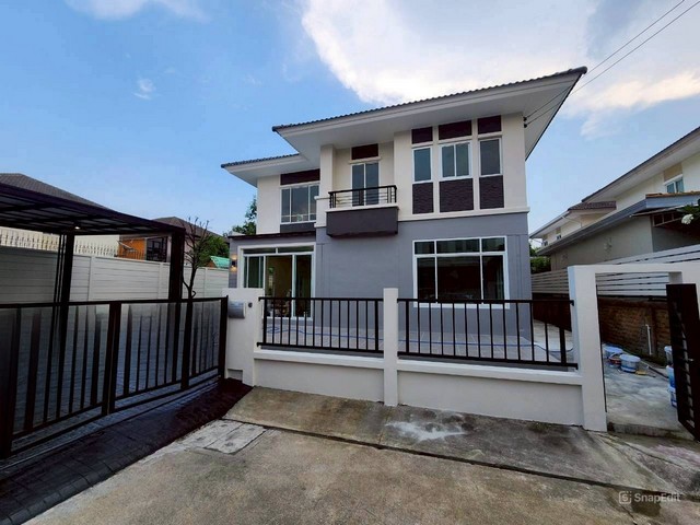 เดอะแพลนท์ ราชพฤกษ์ (ริม)บ้านเลขที่ 36/96  ที่อยู่: ถนน ราชพฤกษ์ ถนน เลี่ยง เมืองนนทบุรี, ถนน เลี่ยงเมืองนนทบุรีพื้นที่ 76.6 ตารางวาพื้นที่ใช้สอย 215.07 ตารางเมตร4 ห้องนอน3 ห้องน้ำ2 ที่จอดรถราคาขาย 7,990,000 บาทส่วนลด 1,000,000 บาทลดเหลือ 6,990,000 บาทบ้านหันทิศเหนือบ้านปี 2556ค่าส่วนกลาง 2,298 บาท/เดือนจุดเด่นของโครงการ เดอะ แพลนท์ ราชพฤกษ์* การเดินทางสะดวกใกล้ถนนราชพฤกษ์ และถนนนครอินทร์* โคร�
