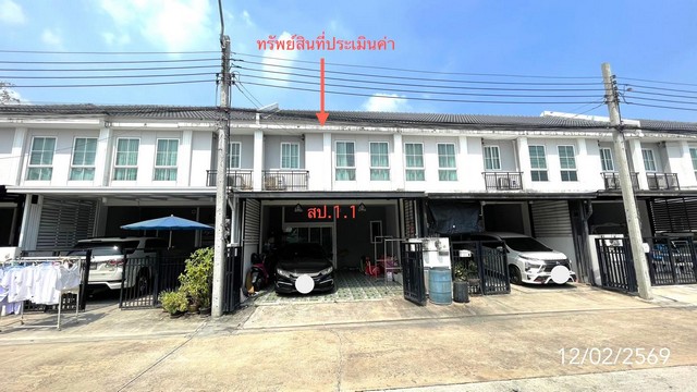   ขาย บ้านเดี่ยว/ทาวน์เฮ้าส์/คอนโด โครงการ เดอะ คอนเนค รามอินทรา-กม.8ซอย หลักในโครงการ ถนน คู้บอน แขวง ท่าแร้ง เขตบางเขน จังหวัด กรุงเทพมหานคร  ราคาโปรโมชั่น   2,642,000   บาท    ลดจาก   2,950,000    บาท ราคาโปรโมชั่นตั้งแต่วันที่ 1 เมษายน 2569 – 30 มิถุนายน 2569  รายละเอียดทรัพย์ -  เนื้อที่ 20.90 ตร.ว.  พื้นที่ใช้สอย 119.70 ตร.ม. -  3 ห้องนอน 2 ห้องน้ำ  -  1 ที่จอดรถ  -  บ้านหันไปทางทิศ ใต้  พิกัดทรัพย์ : https://maps.app.goo.gl/xJJ