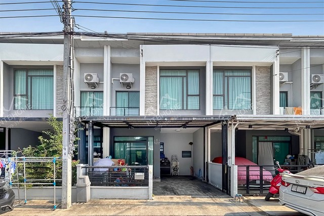 ทาวน์โฮม 2 ชั้น พลีโน่ ปิ่นเกล้า-จรัญฯ 1 ต่อเติมครบ ทำเลดีใกล้ทางด่วนและรถไฟฟ้า* พื้นที่ 18 ตร.ว ฟังก์ชัน 3 ห้องนอน 2 ห้องน้ำ 1 ที่จอดรถ ต่อเติมโรงรถและต่อเติมครัวปิด แถมแอร์ ปั๊มน้ำแท้งค์น้ำพร้อมใช้งาน* เชื่อมต่อถนนสายหลักได้หลายเส้นทาง เช่น ถนนราชพฤกษ์, ถนนสิรินธร และถนนจรัญสนิทวงศ์ ใกล้ทางด่วนศรีรัช-วงแหวนรอบนอก และรถไฟฟ้าสายสีแดงอ่อน (สถานีบางบำหรุ)———————