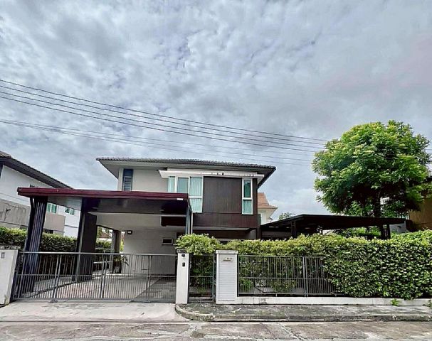 ขายพร้อมผู้เช่า 6.19 ล้าน 75 ตรว. #สีวลี #สันกำแพง (Land & House) บ้านเดี่ยว 2 ชั้น ใจกลางเมืองเชียงใหม่ #น้ำไม่ท่วม #เฟอร์นิเจอร์ครบ ปล่อยเช่าครั้งแรก! #รับรายได้เดือนละ40,000 บาท (สัญญาหมด ส.ค. 69) ราคาพิเศษถึง 30 มิ.ย. 69 นี้เท่านั้นที่ดิน 75 ตร.ว. | พื้นที่ใช้สอย 200 ตร.ม.3 ห้องนอน 3 ห้องน้ำ1 ห้องทำงาน (สามารถปรับเป็นห้องนอนชั้นล่างได้)1 ห้องครัว1 ห้องเตรียมอาหาร1 ห้องอเนกประสงค์จอดรถได้ 2 คันเฟ