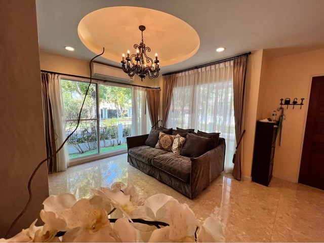 RHT2589ให้เช่าบ้านเดี่ยว4ห้องนอน มีห้องแม่บ้าน  ติดกับโรงเรียนนานาชาติเวลลิงตัน ติด สนามกอล์ฟยูนิโก้ โครงการ Grand Bangkok Boulevard Rama 9-Srinakarinเนื้อที่  84 ตร.ว. พื้นที่ใช้สอย 355 ตร.ม. 4 ห้องนอน · 5 ห้องน้ำ 1ห้องแม่บ้าน สนใจติดต่อคุณเจี๊ยบ 092-851-6969Line :keti2522ราคาเช่า 110,000/เดือนที่ตั้ง ถ.กรุงเทพกรีฑา แขวงสะพานสูง เขตสะพานสูง กรุงเทพมหานครให้เช่าบ้านพร้อมเฟอร์นิเจอร์พร้อมเข้าอยู่สี่ห้องนอนสี่ห้อง