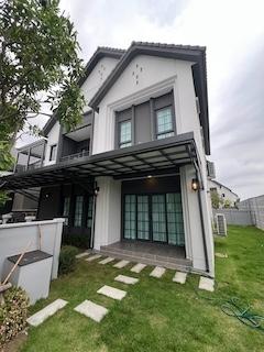 ให้เช่าบ้านเดี่ยว Centro บางนา ใกล้ Mega Bangna บ้านหรู 4 ห้องนอน 303 ตร.ม. ซอยไพรเวท เงียบสงบ Fully Furnishedติดต่อ Agent คุณบัว (Bua)Tel: 093-646-4597LINE ID: Bua093ให้เช่าบ้านเดี่ยวโครงการ Centro บางนา ทำเลศักยภาพติด Mega Bangna ซอยไพรเวททั้งซอยมีเพียง 4 หลัง เงียบสงบ เป็นส่วนตัวสูง เหมาะสำหรับครอบครัวและชาวต่างชาติทำเล: Centro บางนา ตำบลบางแก้ว อำเภอบางพลี จังหวัดสมุทรปราการใกล้ Mega Bangna และ Concordian International Schoolราคาเช่า 140,000 บาท/เดือนร