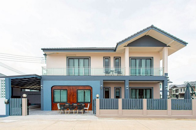 ให้เช่า 65,000 บาท/เดือน ขาย 8.5 ล้าน #สันทราย #หนองจ๊อม บ้านพูลวิลล่าสุดหรู หลังใหญ่ #เฟอร์นิเจอร์ครบ ทำเลดีมาก #ใกล้โรงเรียนต้นกล้า ใกล้เมือง เดินทางสะดวก เหมาะทั้งอยู่อาศัย และลงทุนปล่อยเช่า!รายละเอียดบ้านที่ดิน 80 ตร.วาพื้นที่ใช้สอย 350 ตร.ม.4 ห้องนอน + 1 ห้องทำงาน5 ห้องน้ำ3 ห้องนอนเป็น Master Bedroomห้องนั่งเล่น 2 ห้อง1 ครัวไทย + 1 ครัวนอกที่จอดรถ 2 คันสระว่ายน้ำระบบเกลือ ขนาด 4×7 เม�