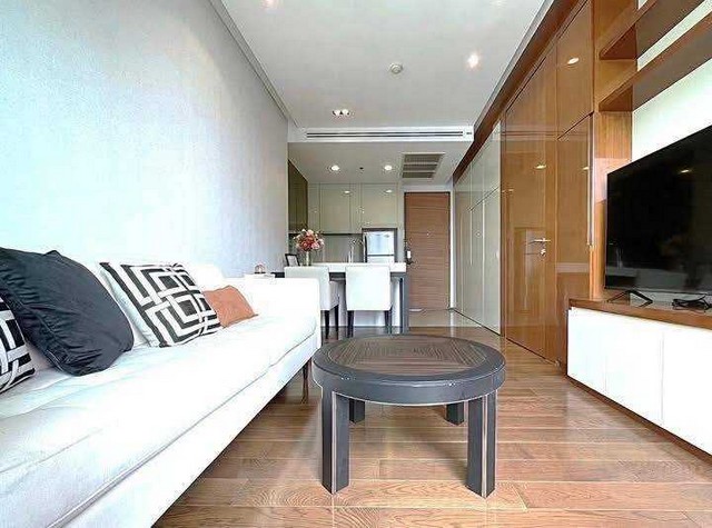 AOM 2790เช่า The Address Sukhumvit28–คอนโดหรูพร้อมจากุซซี่ วิวเมืองใกล้BTSพร้อมพงษ์   โครงการ The Address Sukhumvit 28 (ดิ แอดเดรส สุขุมวิท 28) แขวงคลองตัน เขตคลองเตย,กรุงเทพมหานครที่ตั้ง บรรณสาร คลองตัน, คลองเตย, กรุงเทพพัฒนาโดย AP THAILAND เสร็จสิ้นปี2011ทั้งหมด31ชั้น 347ยูนิตจุดเด่น- คอนโดหรูพร้อมอ่างจากุซซี่ในห้อง- ทำเลถนนสุขุมวิท ใกล้ BTSพร้อมพงษ์เพียง 300เมตร- วิวเมืองสูงโปร่งไม่บล็อกรายละเอียด- ชั้น 18 วิว�