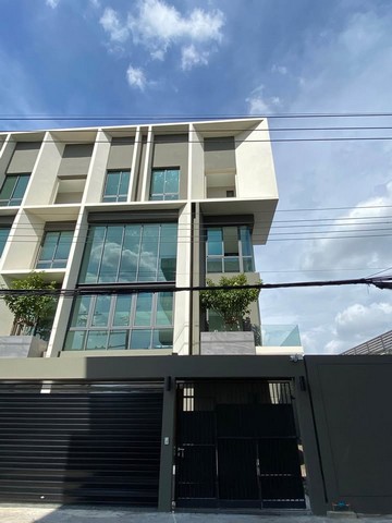 RPJ608ให้เช่าโฮมออฟฟิศ 4 ชั้นจดทะเบียนได้ ใกล้ สถานีรถไฟฟ้าศรีนุช เพียง 500เมตร พร้อมลิฟท์โดยสารส่วนตัว ซอยอ่อนนุช64 โครงการ มิสต์ อ่อนนุช-ศรีนครินทร์ เนื้อที่55.7และ 53.7 ตรว.(มีเหลือ 2 ยูนิต)พื้นที่ใช้สอยประมาณ 400 ตรม.หน้ากว้าง 8 เมตร  4 ห้องนอน 6 ห้องน้ำ   ที่จอดรถ 5 คัน สนใจติดต่อคุณเจี๊ยบ 092-851-6969Line:keti2522ราคาเช่า  100,000 บาท ต่อเดือน มัดจำ2เดือน ล่วงหน้า 1เดือนสัญญา3ปี ซอย อ่อนนุช 64 แขวงอ�