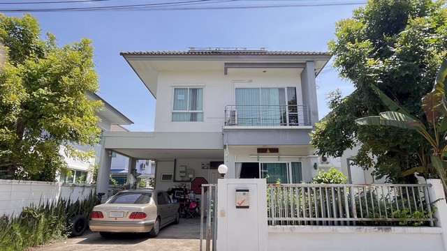    ขายบ้านเดี่ยว 2 ชั้น โครงการ เสนา วิลล์ บรมราชชนนี  ห่างจาก Central ศาลายา เพียง 1.1 กม.  ต.บางเตย อ.สามพราน จ.นครปฐม   ราคา  5,390,000  บาท  (ราคาต่อรองได้)  รายละเอียดทรัพย์ -  เนื้อที่ 52.9 ตร.ว.  พื้นที่ใช้สอย 157 ตร.ม. -  3 ห้องนอน 3 ห้องน้ำ   -  ที่จอดรถ 2 คัน -  บ้านหันไปทางทิศ ตะวันตกเฉียงใต้  พิกัดทรัพย์ : https://maps.app.goo.gl/paspnFfznkwTBswX6  สถานที่ใกล้เคียง   -  Central ศาลายา  1.1 กม. -  Home Pro พุทธมณฑลสาย 5 2.4 กม. -  ม.มหิดล ศาลายา  7.5 กม. 