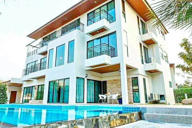 4ปีมีครั้ง คฤหาสน์ Pool Villa เฟอร์ฯครบ  6 นอน 6 น้ำ ใกล้ ม.นานาชาติแสตมฟอร์ด 250 ม. และ บ้านเดี่ยวลักชัวรี่ 3 ชั้น พร้อมสระว่ายน้ำส่วนตัว 200 ตร.วา. 650 ตร.ม. 289,999 B-M. สไตล์โมเดิร์นเหมาะสำหรับอยู่อาศัยระดับพรีเมียม หรือโฮมออฟฟิศ เดินทางสะดวก ใกล้สนามกอล์ฟ กรุงเทพกรีฑา 800 ม.ตลาด โรงพยาบาล และเชื่อมต่อถนนหลัก พระราม 9 ทางด่วน รถไฟฟ้าได้สะดวกOnce every 4years. Pool Villa Mansion 6bed 6bath near Stamford International University 250 m. and luxury 3-story detache