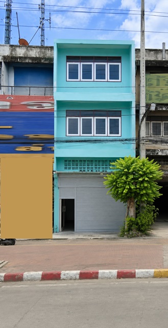 เพชรเกษม อ้อมน้อย กระทุ่มแบน อาคารพาณิชย์ 3 ชั้นครึ่ง รีโนเวทใหม่ทั้งหลัง 2 นอน 1 น้ำ 15 ตร.ว. 190 ตร.ม. ใกล้รพ.วิชัยเวชฯ อ้อมน้อย 500 ม. และรพ.มหาชัย พื้นที่ใช้สอยกว้างขวาง 10,999 B-M. ติดถนนเพชรเกษม เดินทางสะดวก เหมาะสำหรับค้าขาย โฮมออฟฟิศ  หรือพักอาศัย ใกล้แหล่งชุมชน รร.อ้อมน้อยโสภณชนูปถัมภ์ 700 ม.ตลาด และโรงพยาบาล เชื่อมต่อกรุงเทพฝั่งธนบุรีได้ง่าย Phetkasem OmNoi Krathum Baen Newly renovated 3.5-story commercial building