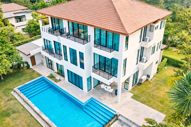 พระราม9 คฤหาสน์ Pool Villa เฟอร์ฯครบ 6นอน 4ปีมีครั้ง  6 น้ำ ใกล้ ม.นานาชาติแสตมฟอร์ด 250 ม. และ บ้านเดี่ยวลักชัวรี่ 3 ชั้น พร้อมสระว่ายน้ำส่วนตัว 200 ตร.วา. 650 ตร.ม. 289,998B-M. สไตล์โมเดิร์นเหมาะสำหรับอยู่อาศัยระดับพรีเมียม หรือโฮมออฟฟิศ เดินทางสะดวก ใกล้สนามกอล์ฟ กรุงเทพกรีฑา 800 ม.ตลาด โรงพยาบาล และเชื่อมต่อถนนหลัก  ทางด่วน รถไฟฟ้าได้สะดวกeasy access to Rama9 Pool Villa Mansion 6bed 6bath near Stamford International University 250 m. and luxury 3-story detache