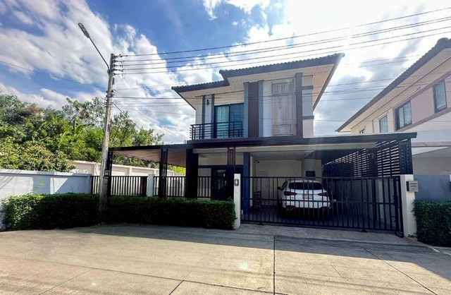 ภาษาไทยด้านล่าง????Available for Rent: 2-story Twin House, End Unit, Patralet 2 Village, Takian Tia - Bang Lamung, PattayaEnd unit with garden area. Land size 67 sq.wa.????Rent for residential use: 25,000 THB/month????- 2 months deposit / 1 month advance rent- Minimum 1-year contract- Minimum 3-year contract❌️No pets allowed❌️Details:- 3 bedrooms, 3 bathrooms, 1 kitchen, 2 parking spaces inside the house, plus 1 more in front of the house- Complete bedroom furniture sets in all 3 rooms- 4 air conditioners- 1 4-door refrigerator- Microwave- Electric oven- 1 sofa set- 1 dining table set- 1 LG 80-inch TV / 1 LG 50-inch TV*Only 15 km from Bo Win.  Only_____________________________________________✐ContactContact for inquiries | Schedule a viewing | Reserve | Make a purchase???? Tel: 091-742-1874 (K. Yee)???? Line ID: 0917421874❇️ Whatsapp: 089 753 6784❇️ Webechat: yupin_srited✅️ ว่างให้เช่า: บ้านแฝด2ช�