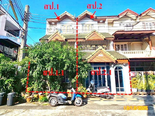   ขาย บ้านเดี่ยว/ทาวน์เฮ้าส์/คอนโด โครงการ สินทวีสวนธน 1ซอย ประชาอุทิศ 44 ถนน ประชาอุทิศ แขวง บางมด เขตราษฎร์บูรณะ จังหวัด กรุงเทพมหานคร  ราคาโปรโมชั่น  3,525,000    บาท    ลดจาก  4,850,000   บาท ราคาโปรโมชั่นตั้งแต่วันที่ 1 เมษายน 2569 – 30 มิถุนายน 2569  รายละเอียดทรัพย์ -  เนื้อที่ 32.40 ตร.ว.  พื้นที่ใช้สอย 344.00 ตร.ม. -  6 ห้องนอน 4 ห้องน้ำ  -  1 ที่จอดรถ  -  บ้านหันไปทางทิศ ตะวันตกเฉียงใต้  พิกัดทรัพย์ : https://map
