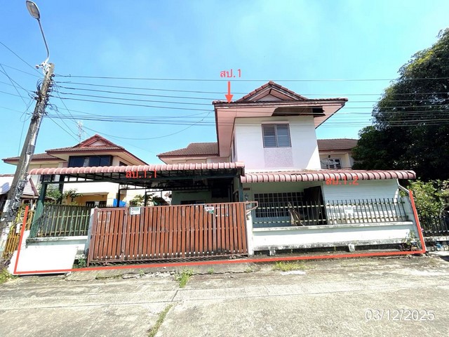   ขาย บ้านเดี่ยว/ทาวน์เฮ้าส์/คอนโด โครงการ ประภาวรรณโฮม ร่มเกล้า 1ประภาวรรณโฮม ร่มเกล้า 1  ราคาโปรโมชั่น   2,958,000   บาท    ลดจาก  3,780,000     บาท ราคาโปรโมชั่นตั้งแต่วันที่ 1 เมษายน 2569 – 30 มิถุนายน 2569  รายละเอียดทรัพย์ -  เนื้อที่ 61.00 ตร.ว.  พื้นที่ใช้สอย 324.75 ตร.ม. -  3 ห้องนอน 2 ห้องน้ำ  -  1 ที่จอดรถ  -  บ้านหันไปทางทิศ ตะวันตกเฉียงใต้  พิกัดทรัพย์ : https://maps.app.goo.gl/CSxJgdsZtmwDHhrp6  สถานที่ใกล้เคียง   -มหาวิทยาลัยเก�