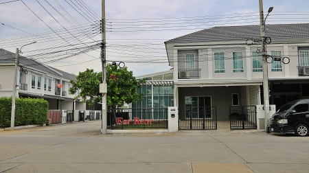 บ้านตัวอย่าง โครงการตกแต่ง พร้อมเข้าอยู่ พื้นทีใช้สอยเยอะ สิ่งอำนวยความสะดวกครบ ใกล้สวน  โครงการคุณภาพ  ใกล้สนามบินสุวรรณภูมิ ติดถนนมอเตอร์เวย์ ถนนวงแหวนกาญจนาภิเษก เข้าออก ร่มเกล้า กรุงเทพกรีฑา ใกล้แอร์พอตลิงค์ ลาดกระบัง สุวรรณภูมิ มอเตอร์เวย์ สะพานสูง กรุงเทพกรีฑา ร่มเกล้า พัฒนาการ แอร์พอตลิงค์ทับช้าง วงแหวนกาญจนาฯ พิกัด https://maps.app.goo.gl/CwybTWH8VzD6W1bX7 