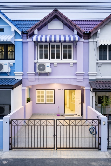 แยกโพธิ์แก้ว 900ม. 10999 B-M. ลาดพร้าว 101 ทาวน์เฮาส์รีโนเวทใหม่ 2ชั้น 3นอน 2น้ำ 19ตร.วา. 152ตร.ม.บรรยากาศเงียบสงบ เหมาะพักอาศัย เดินทางสะดวก ใกล้ รพ.สิรินาถ บึงกุ่ม 800 ม.ตลาด โรงพยาบาล รถไฟฟ้า และแหล่งอำนวยความสะดวกครบครัน เชื่อมต่อถนนหลักหลายสายnear Pho Kaew intersection 900m. Rent LatPhrao 101 Newly renovated 2-story townhouse 3bed 2bath 19sq.wa. 152sq.m. 10999B-M. Quiet atmosphere suitable for living with convenient transportation near Sirinath Hospital Bueng Kum 800m. markets BTS Skytrain schools and complete amenities. Easy access to multiple main roads including Lat Phrao and Nawamin areas. ถ.ล�
