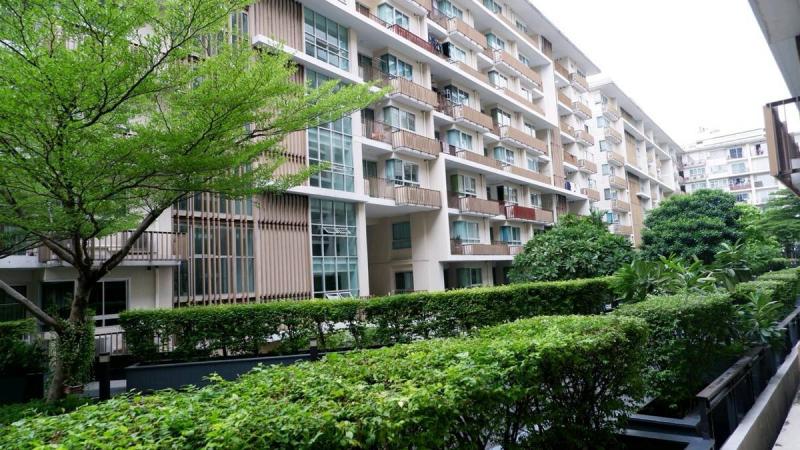 ขายคอนโดโครงการเดอะโคลเวอร์ ซอยทองหล่อ 18 ที่ตั้ง:  The Clover Thonglor Residence 548/60 ซอยทองหล่อ 18 แขวงคลองตันเหนือ เขตวัฒนา กรุงเทพมหานคร 10110พิกัด: https://maps.app.goo.gl/hoCW2UiTYfvYFDm6Aขนาดพื้นที่ใช้สอย : 70.9 ตรม.รายละเอียดคอนโดโครงการเดอะโคลเวอร์ ชั้น 2 ตึก C วิวสวยอยู่ฝั่งทิศตะวันตกเฉียงใต้ สามารถเลี้ยงสัตว์ได้ห้องตกแต่งสวย เฟอร์นิเจอร์ครบพร้อมเข้าอยู่ ฮวงจุ้ยดี เลขห้องสวย (สายมูอย่าพลาด)- 2 ห้องนอน- 2 �