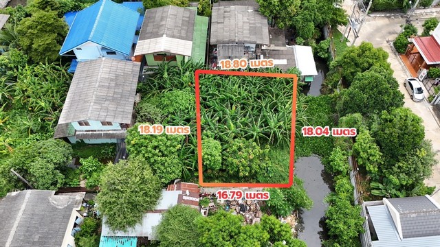 รหัสทรัพย์ : N1205ที่ดิน 80.6 ตร.ว. ซอยจรัญสนิทวงศ์ 3 (ซอยสมชาย) ที่ริมคลอง ราคาถูกมากที่ตั้ง : แขวงวัดท่าพระ เขตบางกอกใหญ่ กรุงเทพมหานคร 10600รายละเอียดทรัพย์&nbsp;- ที่ดินเปล่า เนื้อที่ 80.6 ตารางวา- รูปแปลงสวย กว้างประมาณ 16.79 เมตร ลึกประมาณ 18.19 เมตร- ตำแหน่งที่ดินอยู่ติดคลองบางกอกใหญ่- ที่ดินตั้งอยู่ในซอยจรัญสนิทวงศ์ 3 ทางเข้าปัจจุบันสามารถเข้าได้เฉพาะรถมอเตอร์ไซค์สถานที่ใก�