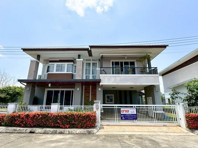 ขาย  บ้านเดี่ยว The Bliss กุลพันธ์วิลลิ์16 บ้านสร้างใหญ่กว่า Type ปกติเพื่อการใช้งานได้จริง ฝ้ายกสูง ถนนสันกำแพงสายใหม่ 144 ตร.ว. 4ห้องนอน 5ห้องน้ำ มีห้องนอนชั้นล่างและห้องแม่บ้าน---------------------จุดเด่น: บ้านอยู่ต้นโครงการ ใกล้ป้อมยาม มีความปลอดภัยสูง ตัวบ้านสร้างใหญ่กว่า Type ปกติ(ไม่ใช่การต่อเติมบ้าน) หมู่บ้านเงียบสงบ หน้าหมู่บ้านมี Lutus’s go fress และ 7-11 ไม่เปลี่ยว เดินทางเข้าเมืองง่�