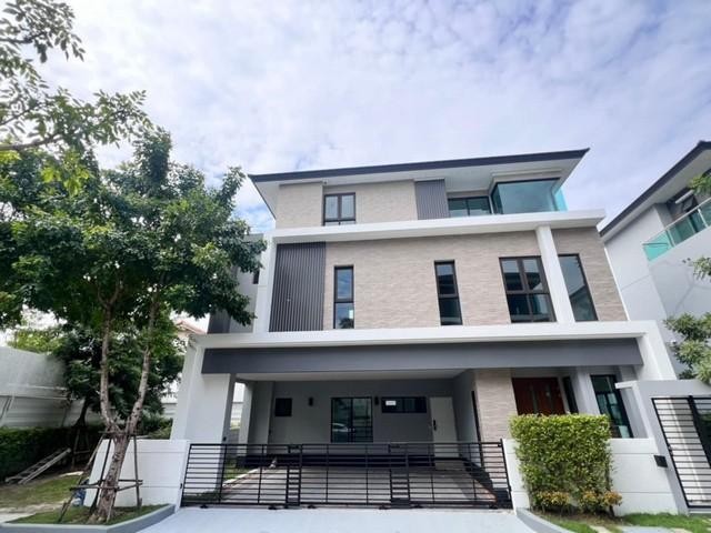 ให้เช่า บ้านเดี่ยว โซน รามคำแหง Town In Town ลาดพร้าว หมู่บ้าน เดอะ ซิตี้ เอกมัย – ลาดพร้าว ใกล้โรงเรียนบดินทรเดชา(สิงห์ สิงหเสนี)ติดต่อ คุณปอ : 061 619 8565ID line: 061 619 8565แอดไลน์กดที่ลิงค์นี้ได้เลยครับ : https://line.me/ti/p/zu0mm-ozFXติดต่อ คุณบิว : 081 252 3279 ID line: 061 787 9691แอดไลน์กดที่ลิงค์นี้ได้เลยครับ : https://line.me/ti/p/SR5Ehdv_q-** BT149ราคา 150,000 บาท/เดือน- บ้านเดี่ยว หมู่บ้าน เดอะ ซิตี้ เอกมัย – ลาดพร้าว (THE CITY Ekkamai-Ladprao)- บ้านเดี่ยว 3 ชั้น- ขน�