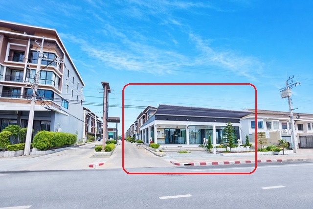 คลีนิคความงาม ร้านนวด หทัยราษฎร์ ติดถนนสามวา 80ตร.ว.เมกาโฮม มีนบุรี 1 กม. โฮมออฟฟิศ 4ห้อง 250ตรม. หน้าหมู่บ้านหรูนับ10,000หลัง 