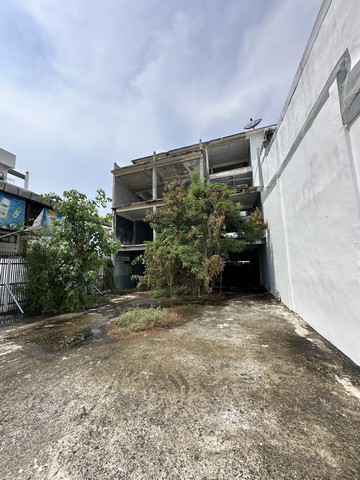 Land with Building for Sale — Rat Burana Main Road