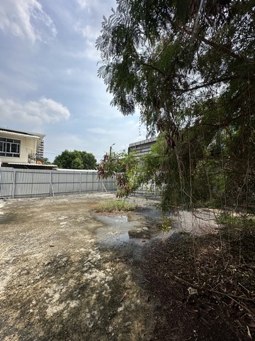 Land with Building for Sale — Rat Burana Main Road
