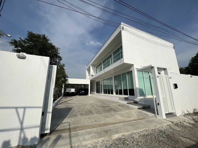 ให้เช่าบ้านเดี่ยวสร้างเอง สไตล์ Modern 2 ชั้น 80 ตรว.  5 ห้องนอน ใกล้สนามบินสุวรรณภูมิ , Robinson Lifestyle ลาดกระบัง
