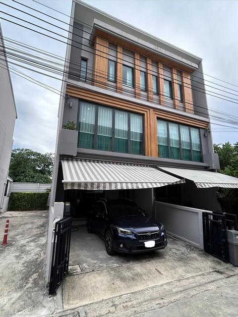 HR 9981 ให้เช่าทาวน์โฮม 3 ชั้นสุดหรู หลังมุม Eigen Premium Townhome พัฒนาการ ซอยอ่อนนุช 70/1