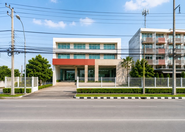 โรบินสันลาดกระบัง 1 กม. โชว์รูม และอาคารพาณิชย์ 3 ชั้น 4 นอน 4 น้ำ  2ไร่ 100ตร.ว. 1500ตร.ม. ใกล้ลิตเติ้ลวอร์ค ลาดกระบัง 1.1 กม.