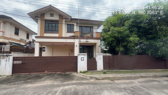   ขาย บ้านเดี่ยว/ทาวน์เฮ้าส์/คอนโด โครงการ หมู่บ้านสราญสิริ เฟส 1   ถนน/ซอย ตำบล บางชัน อำเภอ คลองสามวา จังหวัด กรุงเทพมหานคร  ราคา   5,050,000    บาท  (ราคาต่อรองได้)  รายละเอียดทรัพย์ -  เนื้อที่ 71.0 ตร.ว. พื้นที่ใช้สอย 161.0 ตรม. -  3 ห้องนอน 2 ห้องน้ำ 2 ที่จอดรถ -  บ้านหันไปทางทิศ ใต้  พิกัดทรัพย์ : https://maps.app.goo.gl/t37reTt8iVbVje9q7  สถานที่ใกล้เคียง   -ซาฟารีเวิลด์ -ตลาดนายใหญ่ - MaxValu คู้บอน - MaxValu คู้บอน  รหัสทรัพย์